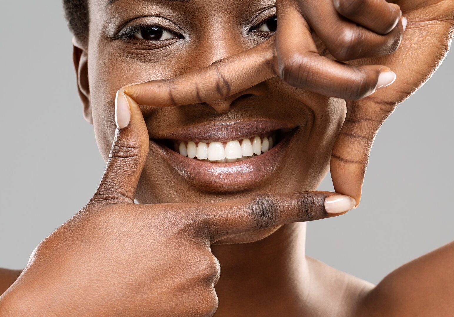 Woman making a frame with fingers